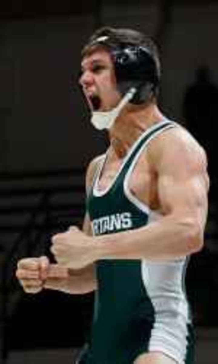 Eric Olanowski pins Sean Broyle at 125 pounds.  Photo courtesy of MSU SID.