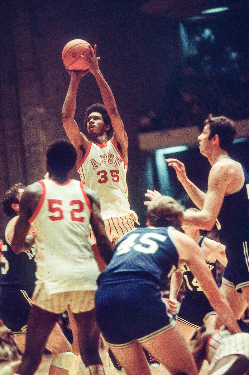 Williams headed south to Nashville in 1973 and lit up the NCAA.