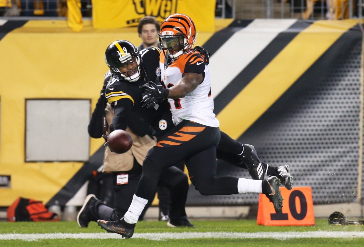 Dec 30, 2018; Pittsburgh, PA, USA; Cincinnati Bengals defensive back Darqueze Dennard (21) breaks up a pass intended for Pittsburgh Steelers wide receiver JuJu Smith-Schuster (19) during the fourth quarter at Heinz Field. The Steelers won 16-13. Mandatory Credit: Charles LeClaire-USA TODAY Sports