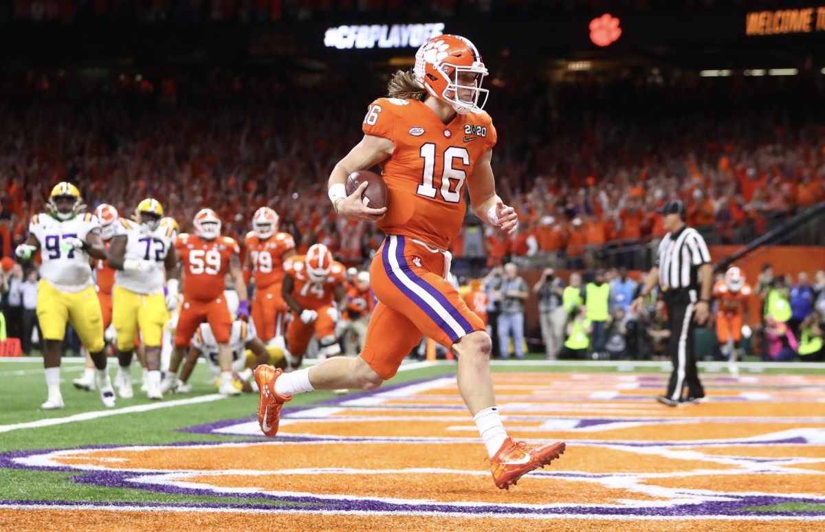 Trevor Lawrence scores against LSU in the national championship game