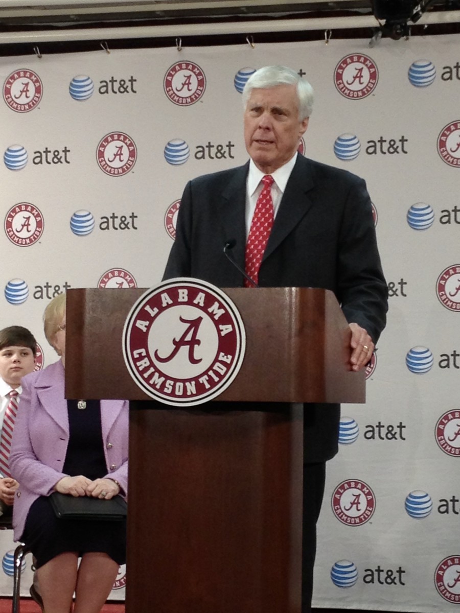 Bill Battle is introduced as Alabama athletic director in 2013