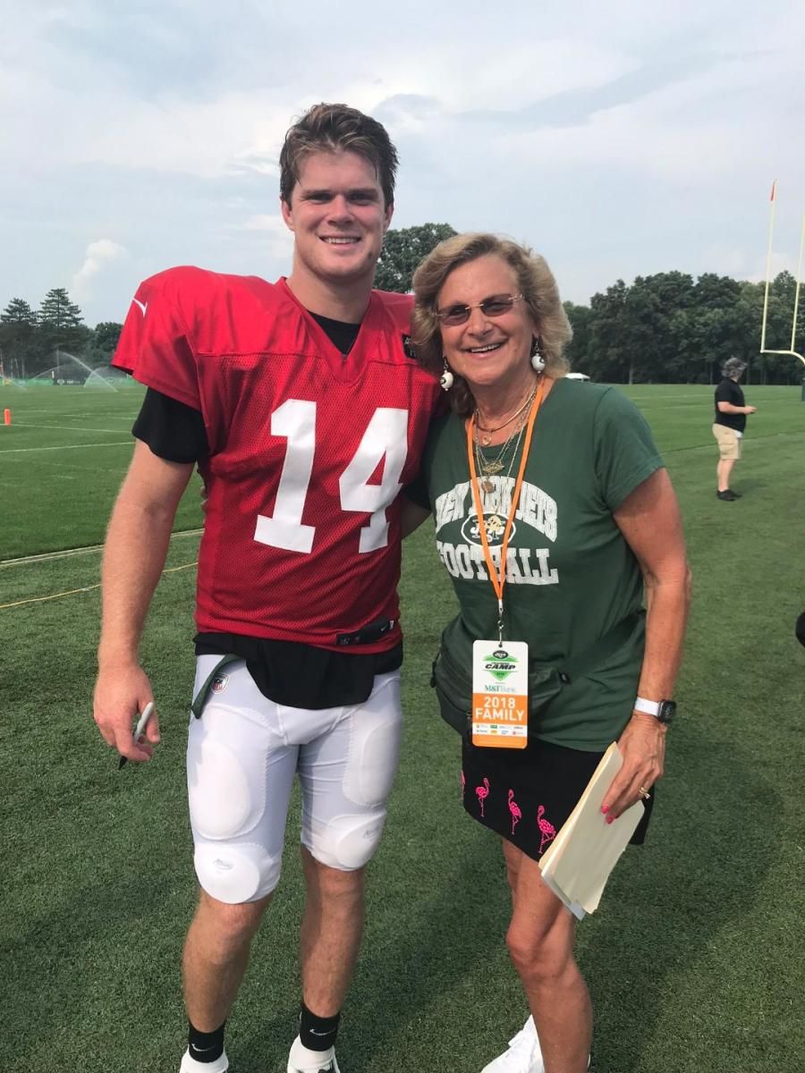 Carberg with Jets quarterback Sam Darnold.