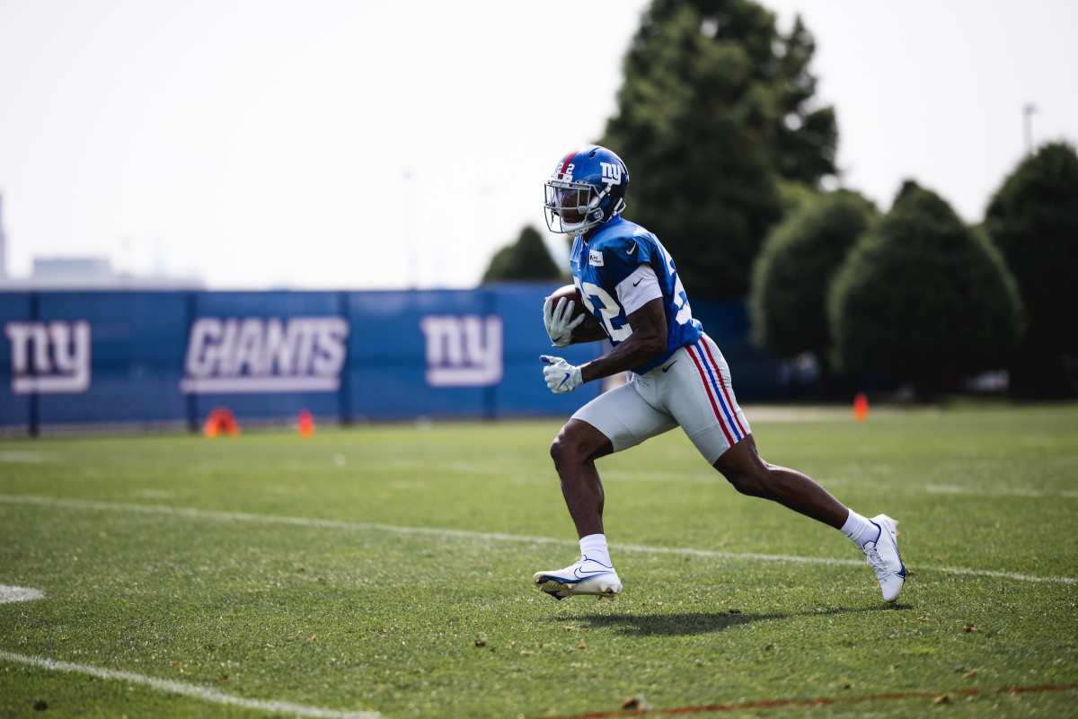 Wayne Gallman runs through a drill during a 2020 Giants training camp practice in East Rutherford, New Jersey.