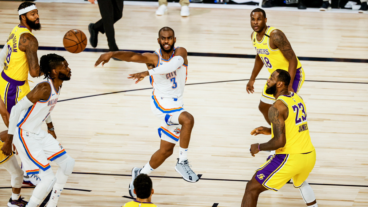Chris Paul passes against the Lakers