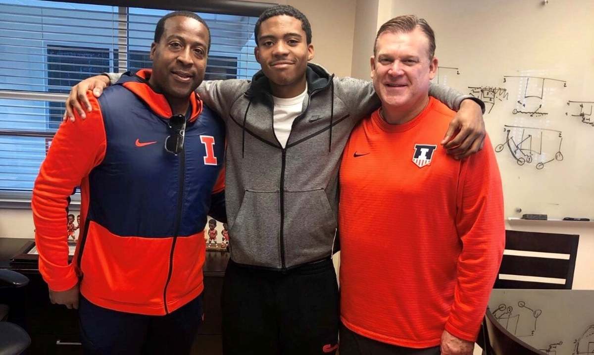 Four-star 2021 wing forward Brandon Weston posses for a picture with Illinois head coach Brad Underwood (right) and Ronald 'Chin' Coleman (left). 