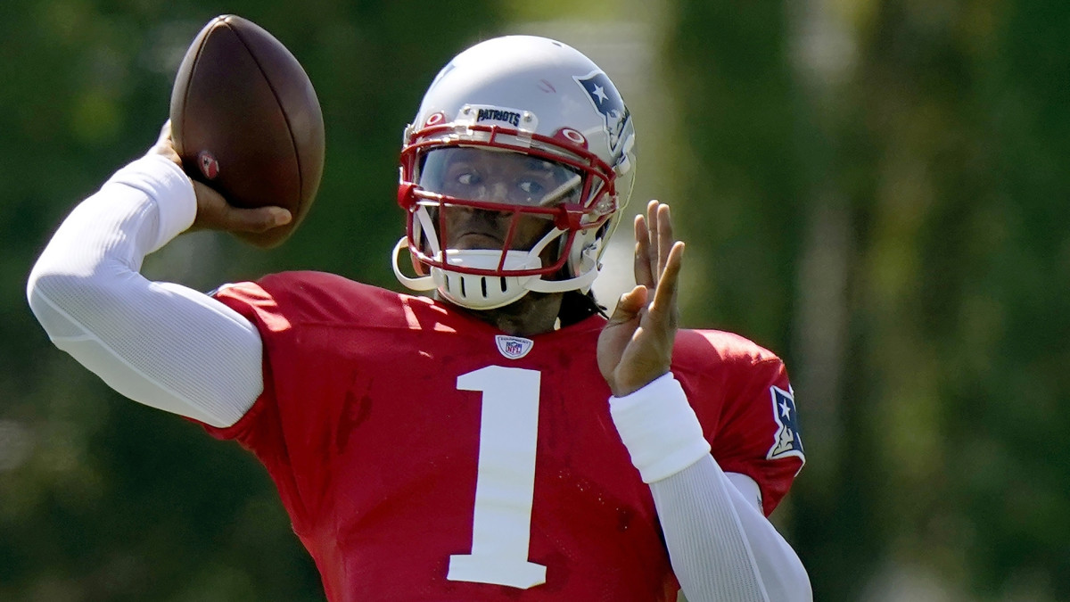 Cam Newton throws a pass at Patriots training camp