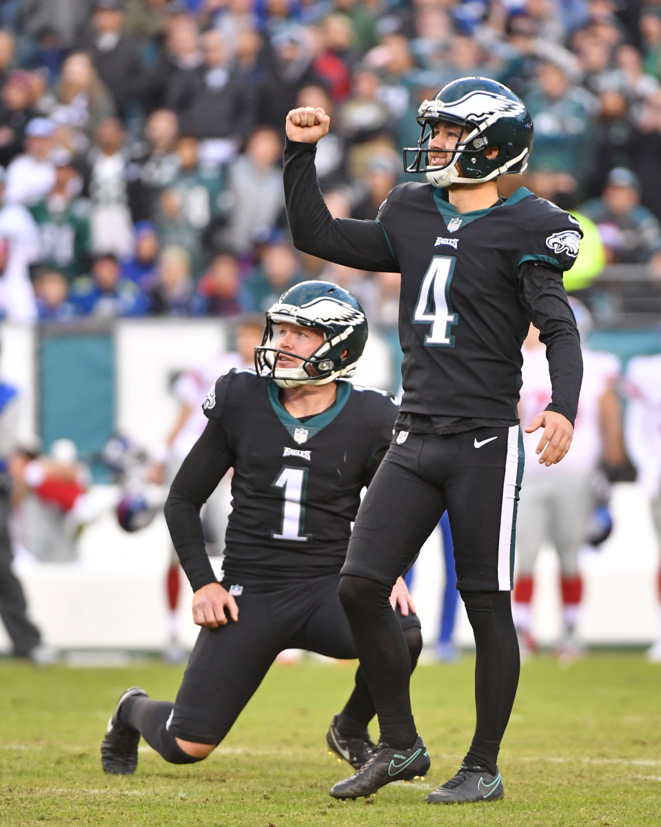 Eagles kicker Jake Elliott (4) reacts after 43-yard field goal late in the fourth quarter against the Giants at Lincoln Financial Field.