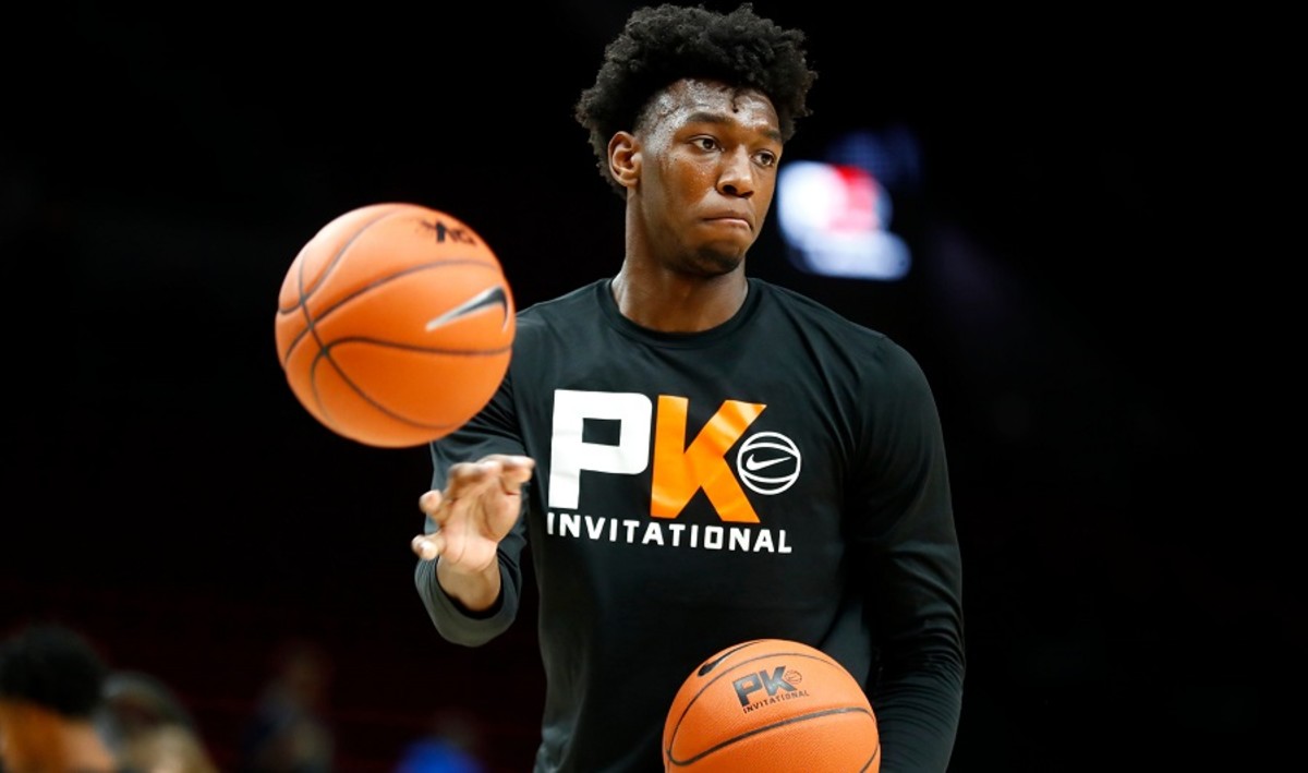 Memphis Tigers center James Wiseman warms up before their game against the Oregon Ducks at the Moda Center in Portland.