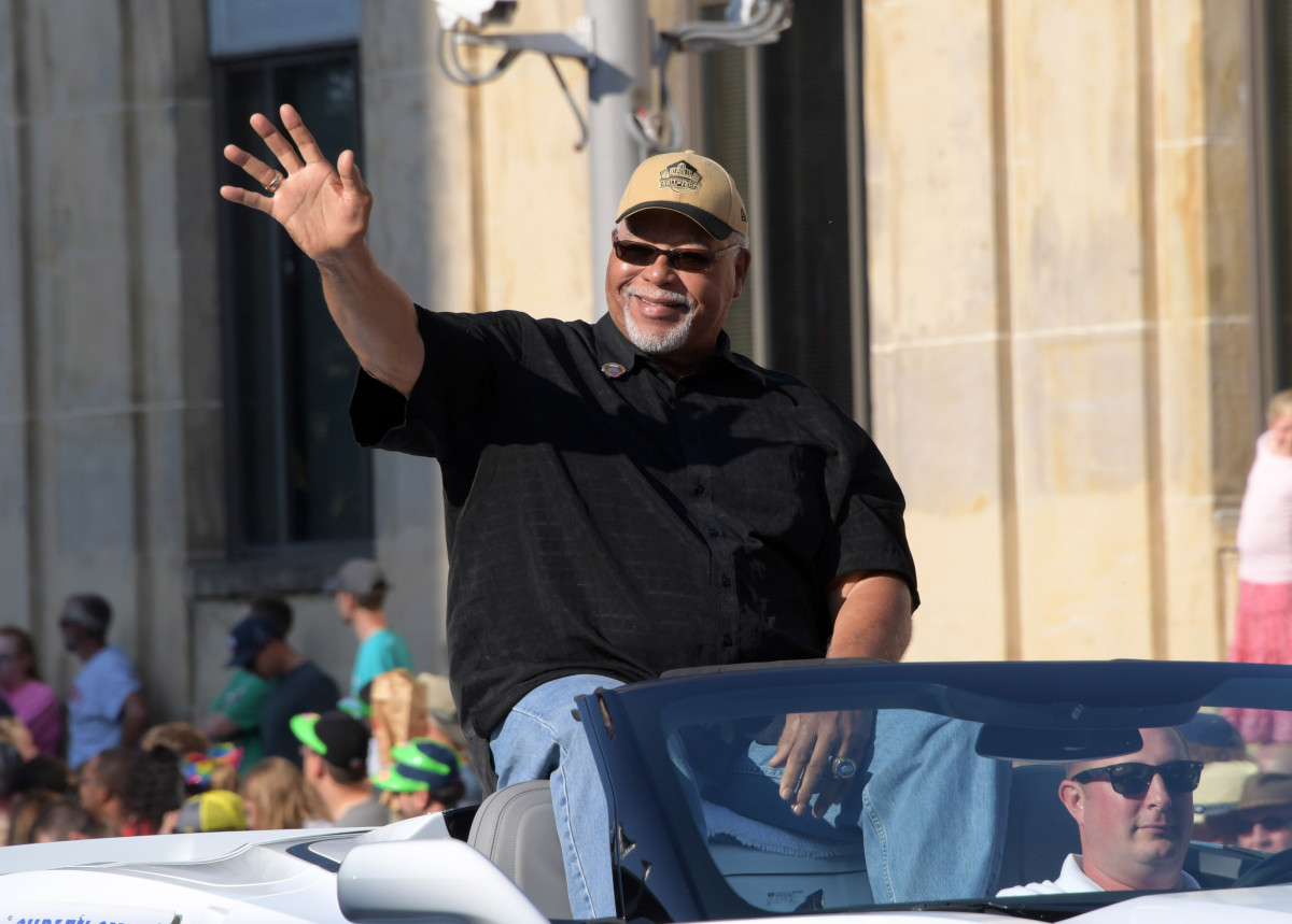 Pro Football Hall of Famer Curley Culp waves to the crowd during the Grand Parade before the 2019 enshrinement ceremony in Canton, Ohio.