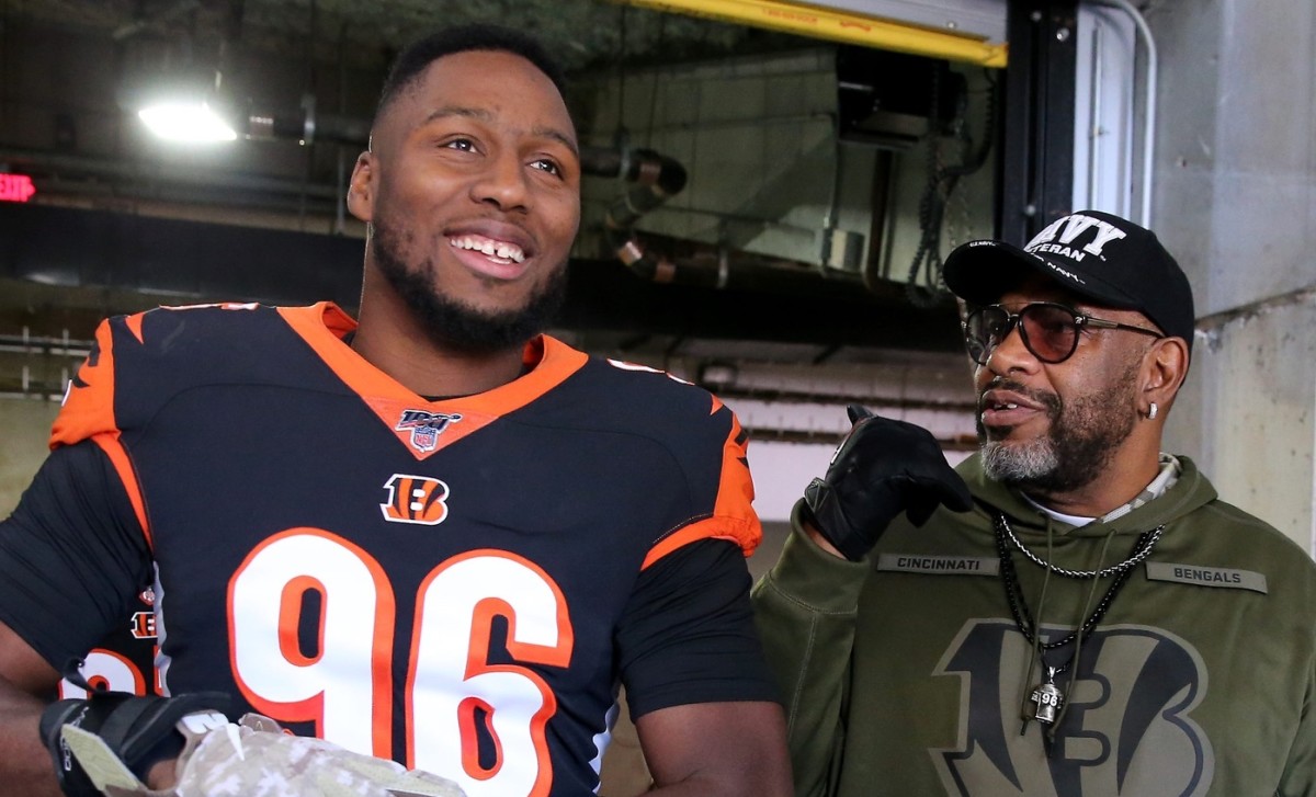 An Open Letter to Seattle Seahawks Defensive End Carlos Dunlap - Sports  Illustrated Cincinnati Bengals News, Analysis and More