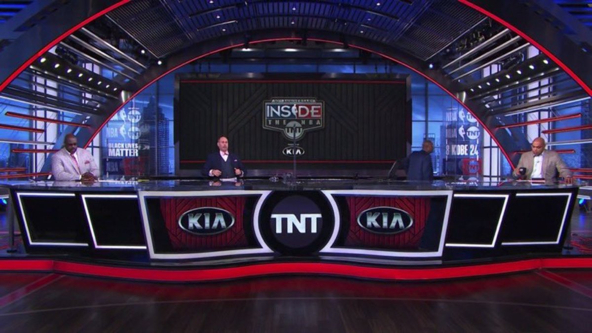 Kenny Smith leaves 'Inside the NBA' broadcast in solidarity with players thumbnail