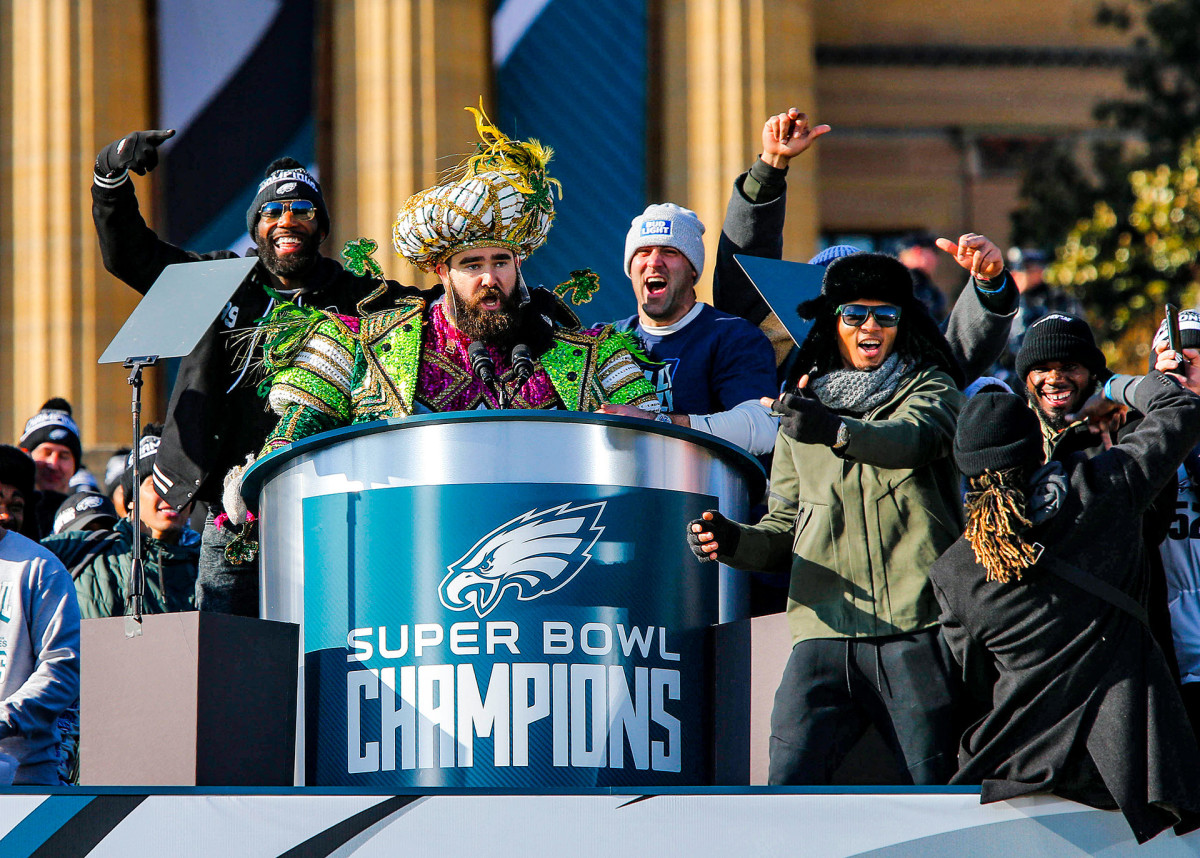Jason Kelce, in costume, gives a profane speech at the Eagles' Super Bowl parade