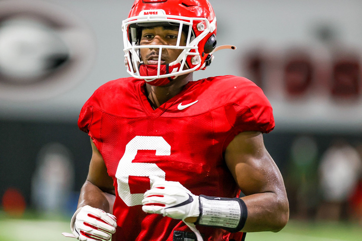 Football Photo Gallery Kenny McIntosh Looking BIG Following