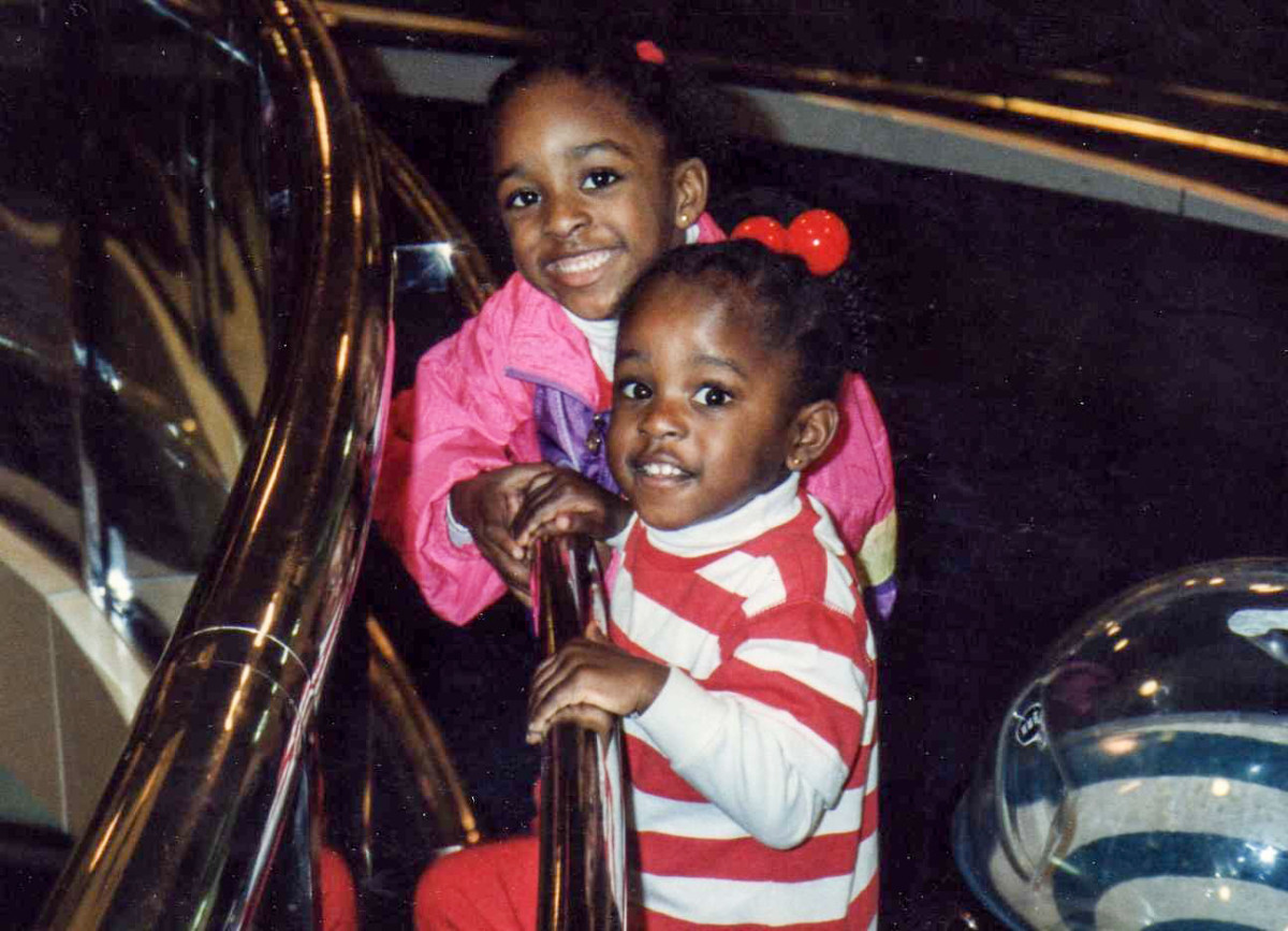 An old picture of Nneka and Chiney Ogwumike as kids