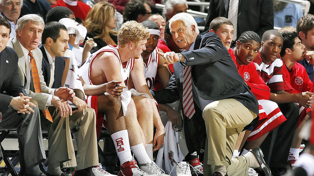 Former Arizona coach Lute Olson talks to his bench