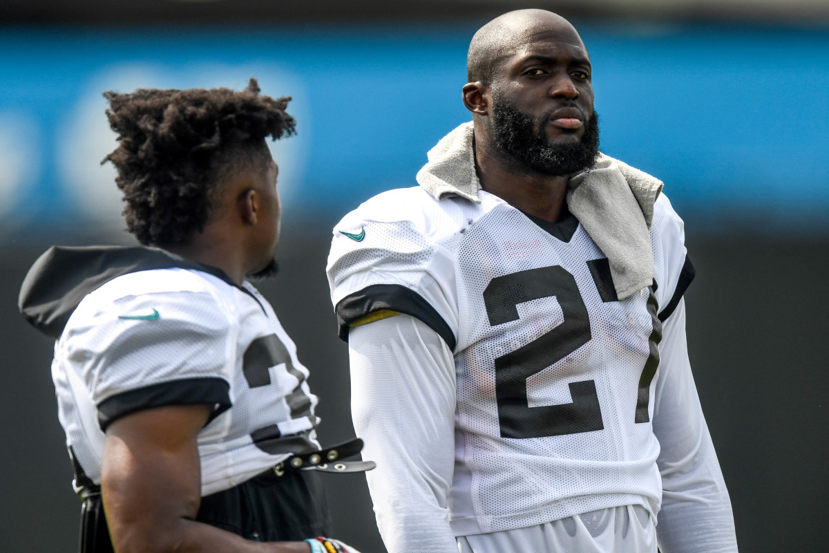 Thompson (left) and Fournette (right) look on during training camp. Mandatory Credit: Douglas DeFelice-USA TODAY Sports