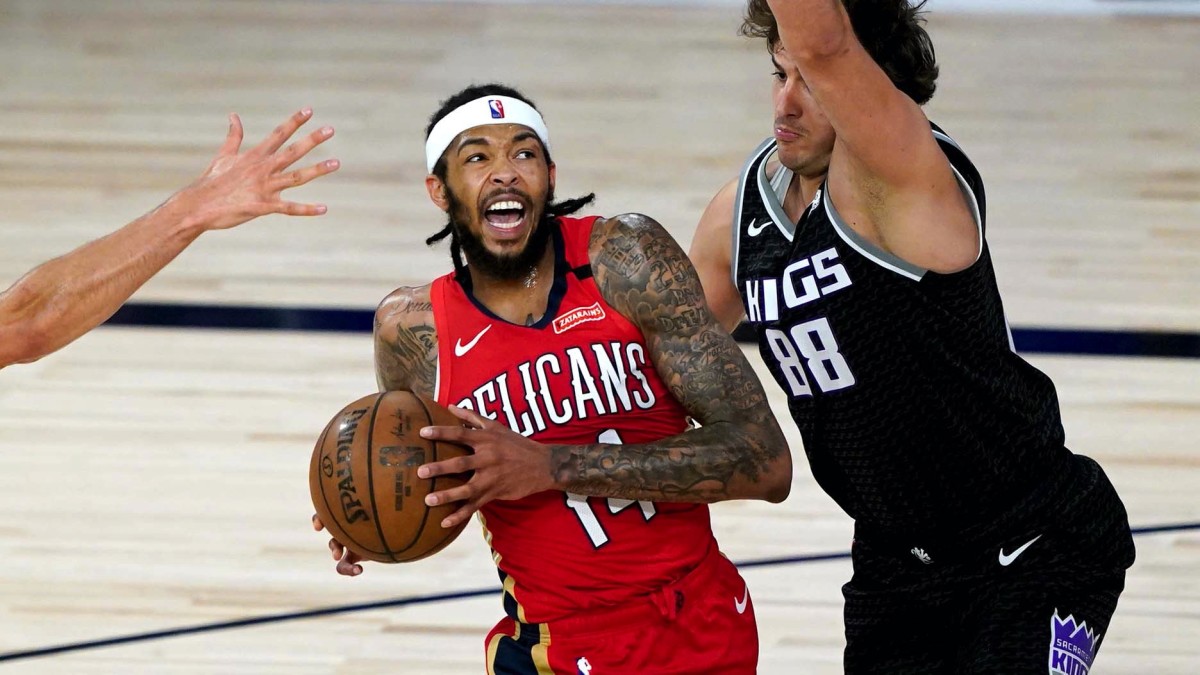 New Orleans Pelicans' Brandon Ingram, center, moves to the basket against Sacramento Kings' Bogdan Bogdanovic, left, and Nemanja Bjelica during the first half of an NBA basketball game at HP Field Ho...