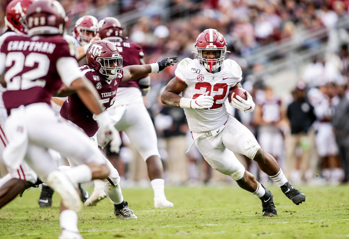 Alabama running back Najee Harris runs during a 2019 SEC game