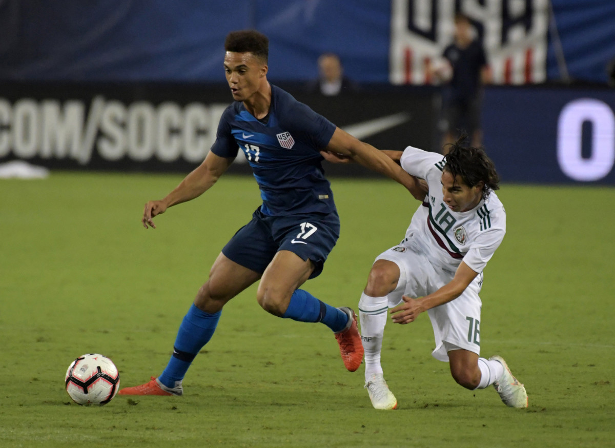 Antonee Robinson plays for USA vs. Mexico