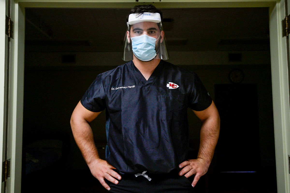Laurent Duvernay-Tardif portait, wearing protective shield as he prepared to help patients during COVID pandemic