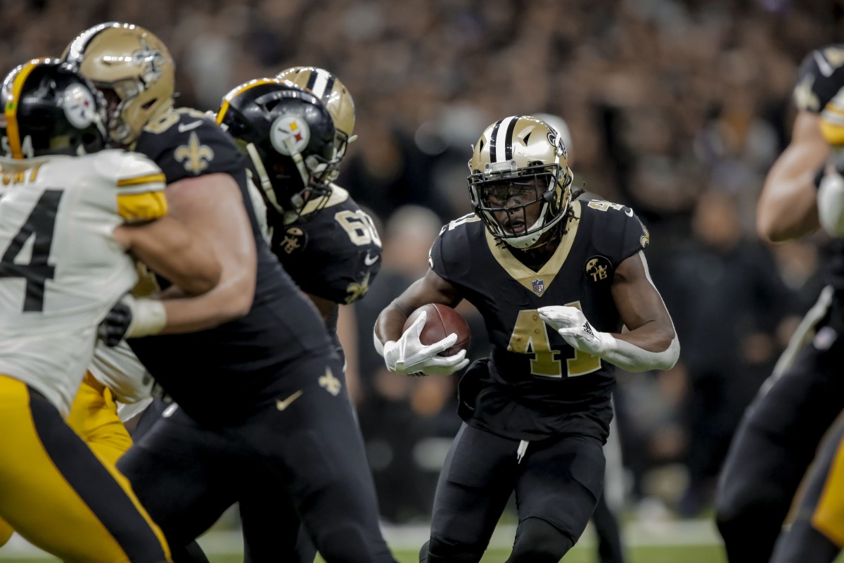Dec 23, 2018; New Orleans, LA, USA; New Orleans Saints running back Alvin Kamara (41) runs against the Pittsburgh Steelers during the fourth quarter at the Mercedes-Benz Superdome. Mandatory Credit: Derick E. Hingle-USA TODAY 