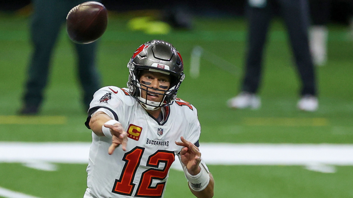 Tom Brady opted for a quarterback sneak in his first touchdown with the Tampa Bay Buccaneers.
