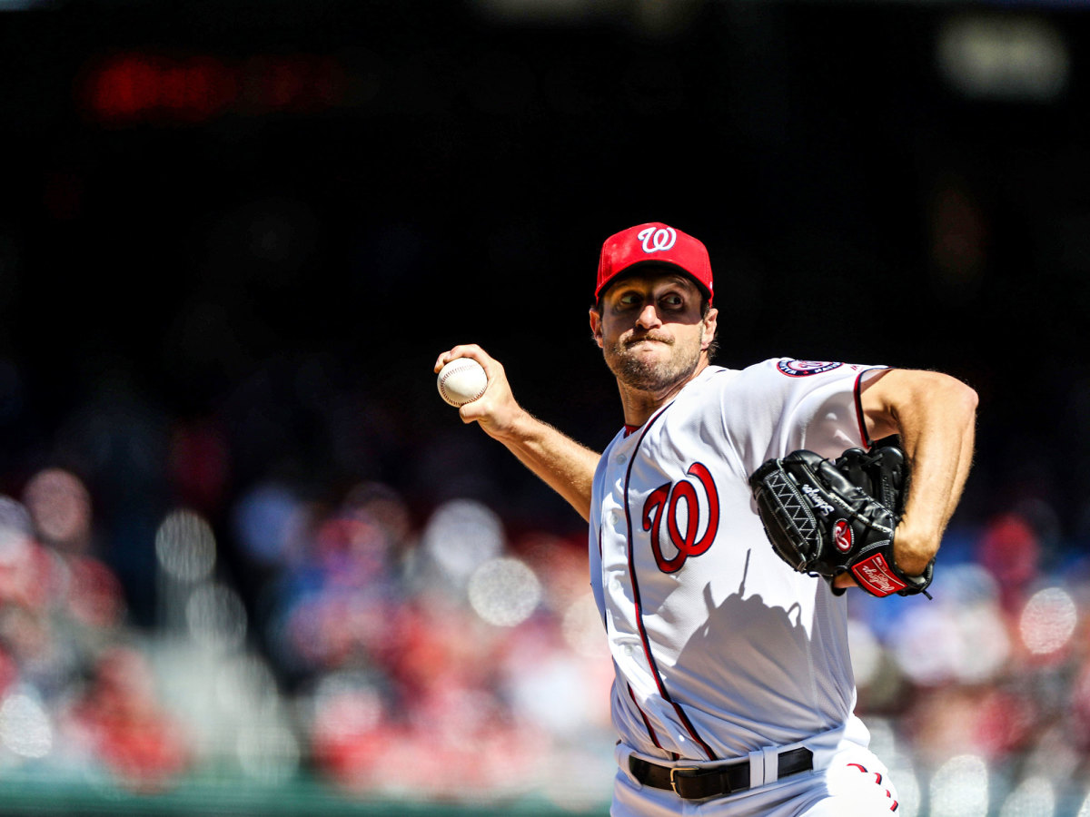 Max Scherzer throws a pitch