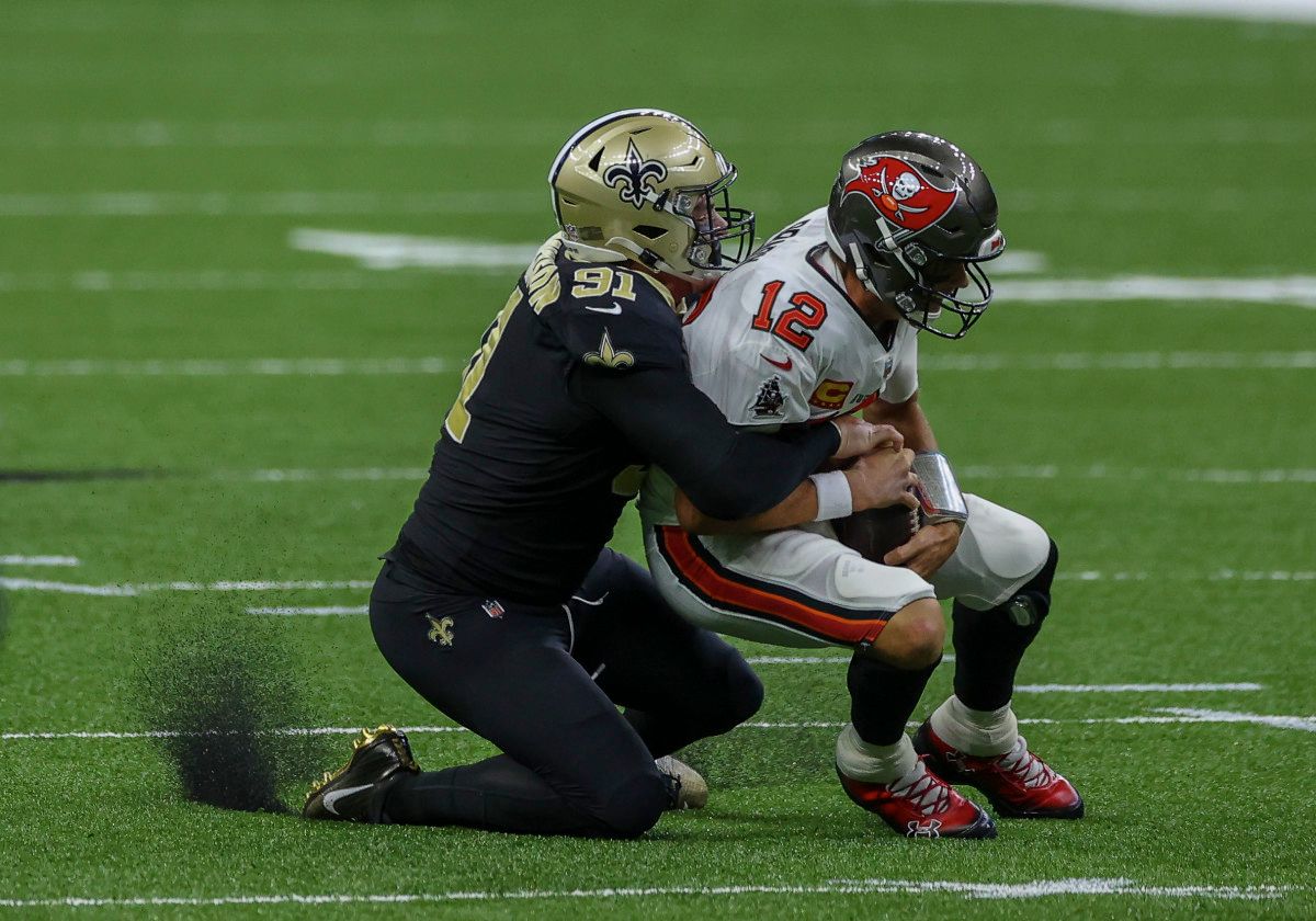 Trey Hendrickson sacks Tom Brady