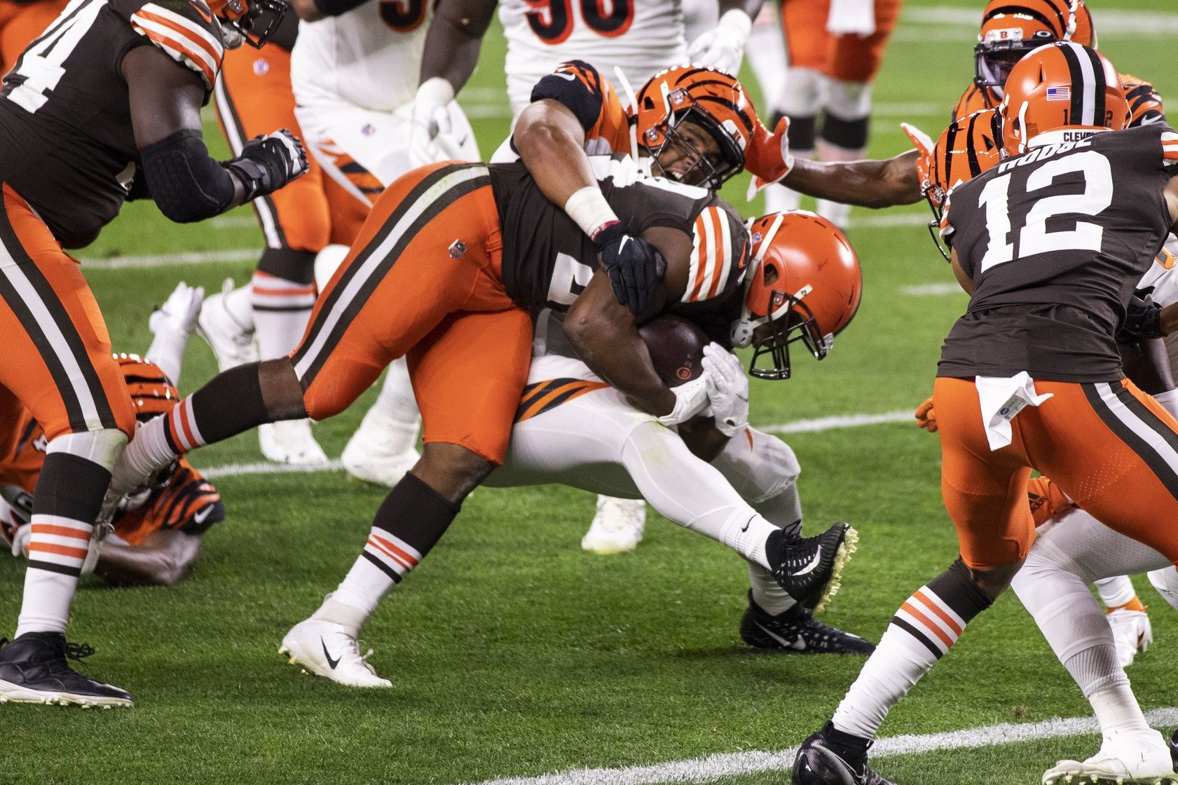 Defense Falters In Cincinnati Bengals 35 23 Loss To Cleveland Browns Sports Illustrated 