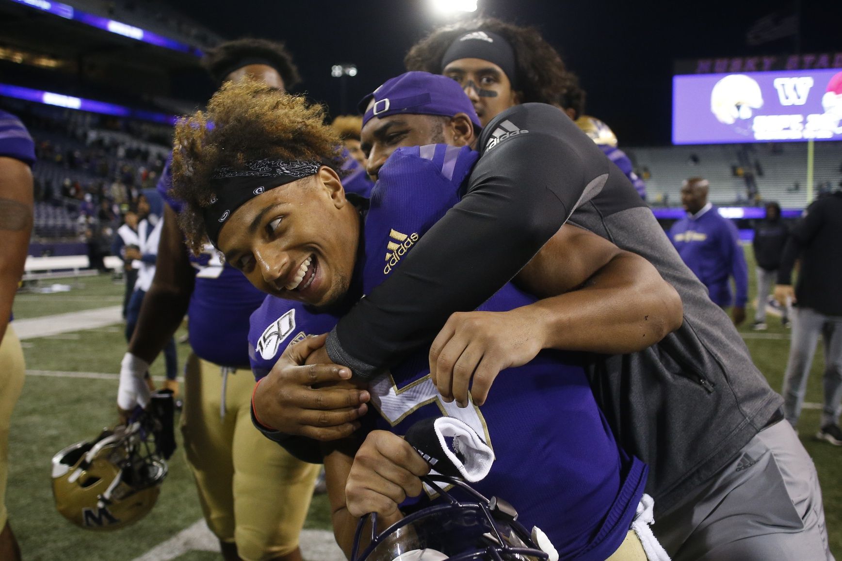 myles-bryant-does-his-best-russell-wilson-to-prepare-pats-for-seahawks
