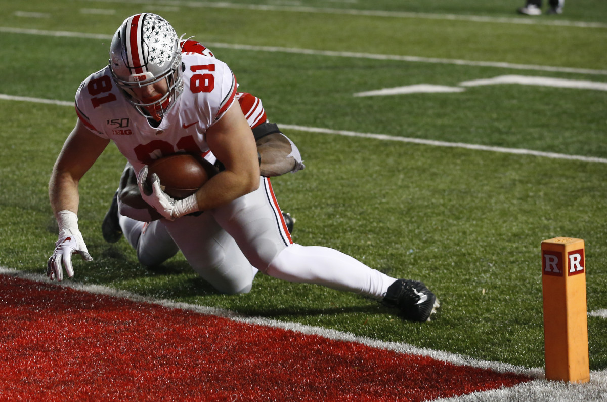 Jake Hausmann completes a touchdown reception against Rutgers last November.