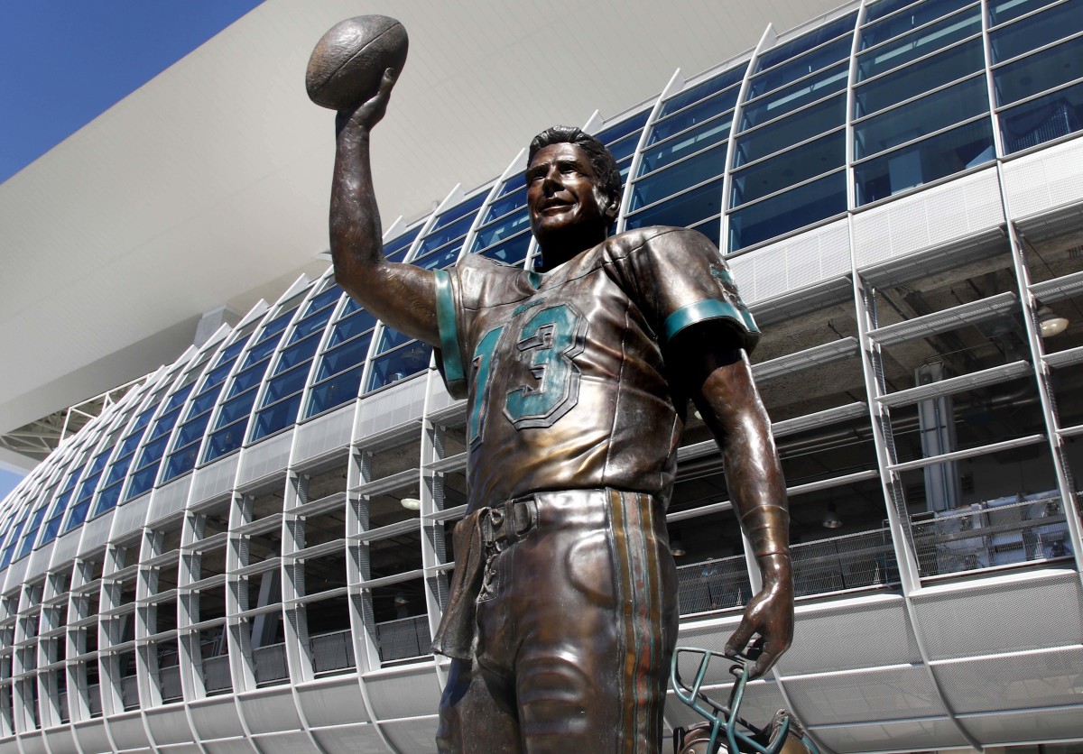 Had the Steelers played their cards right, Marino's statue might be standing outside Heinz Field today. 