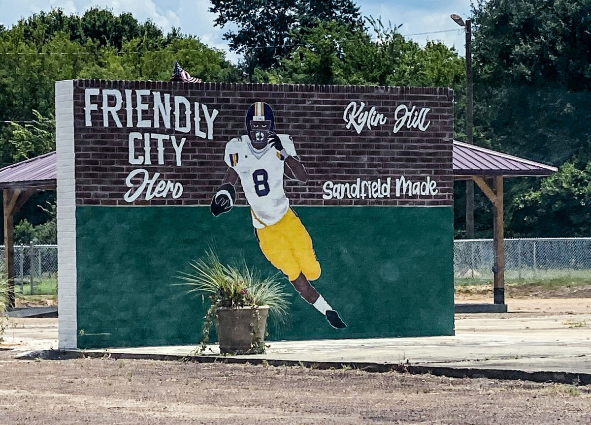 A mural of Kylin Hill in his hometown of Sandfield