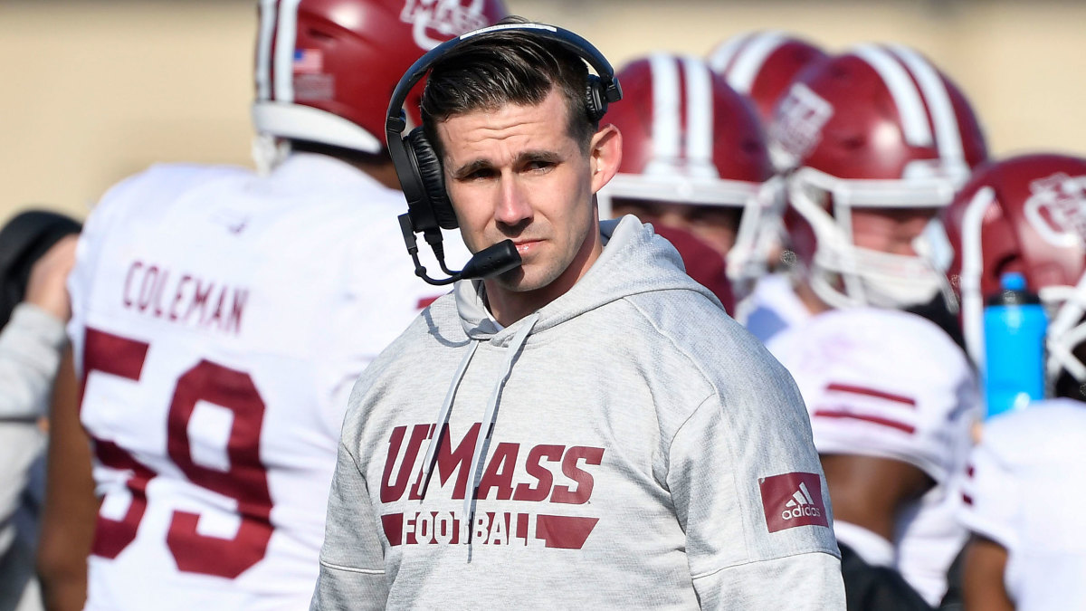 UMass coach Walt Bell