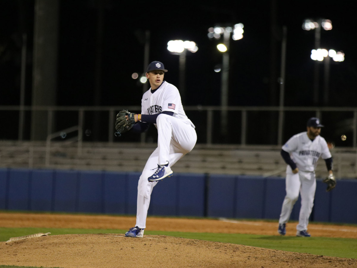 Eric Orze throwing a pitch