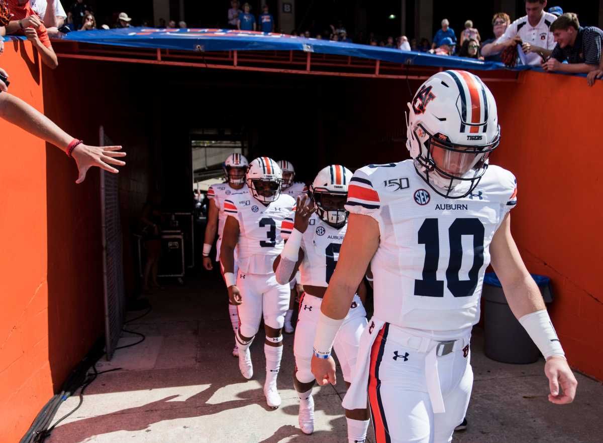 Bo-Nix-Auburn-Entrance