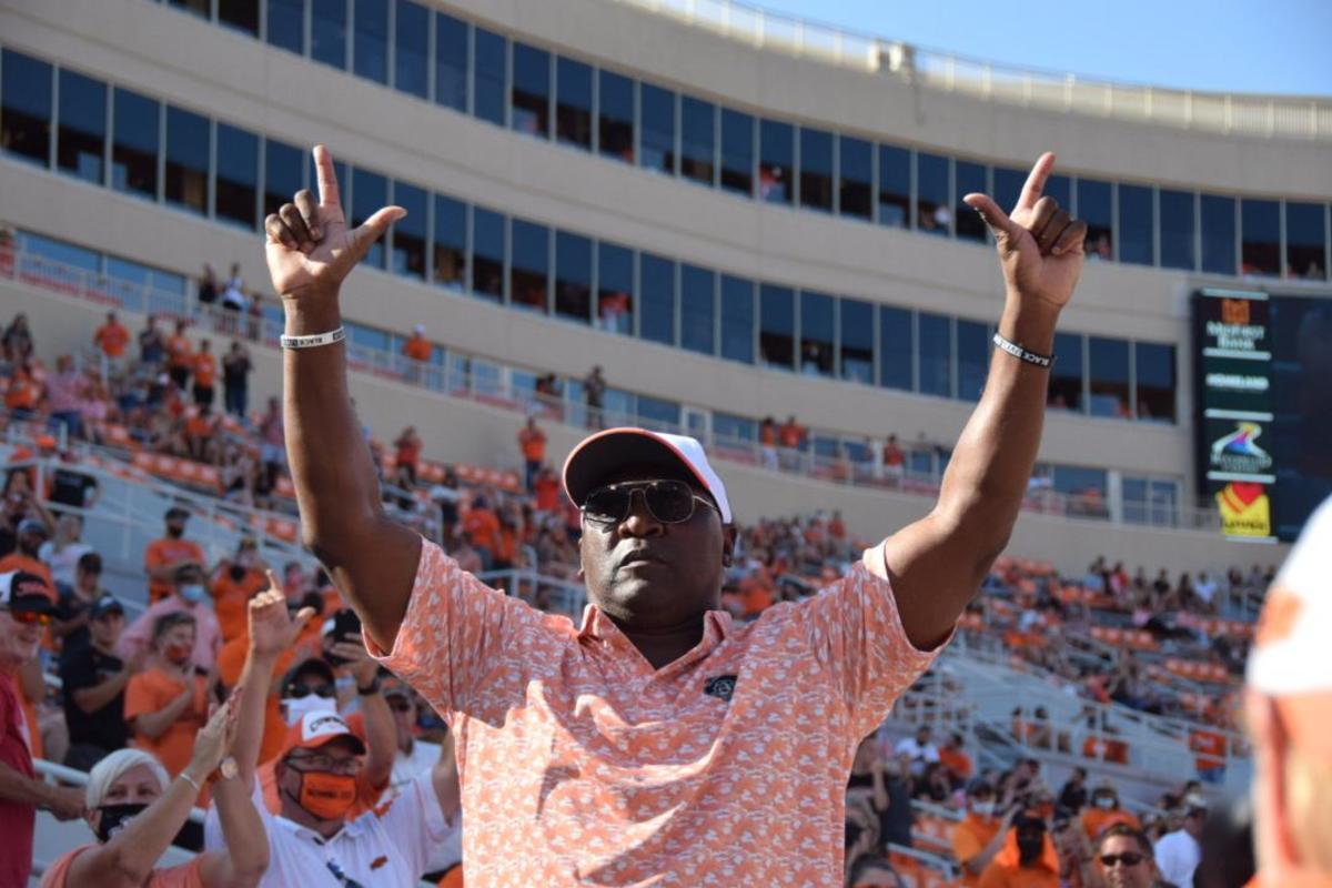 WATCH Thurman Thomas Gets Inducted into Cowboy Football Ring of Honor Sports Illustrated