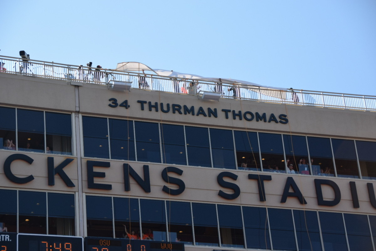 WATCH Thurman Thomas Gets Inducted into Cowboy Football Ring of Honor Sports Illustrated