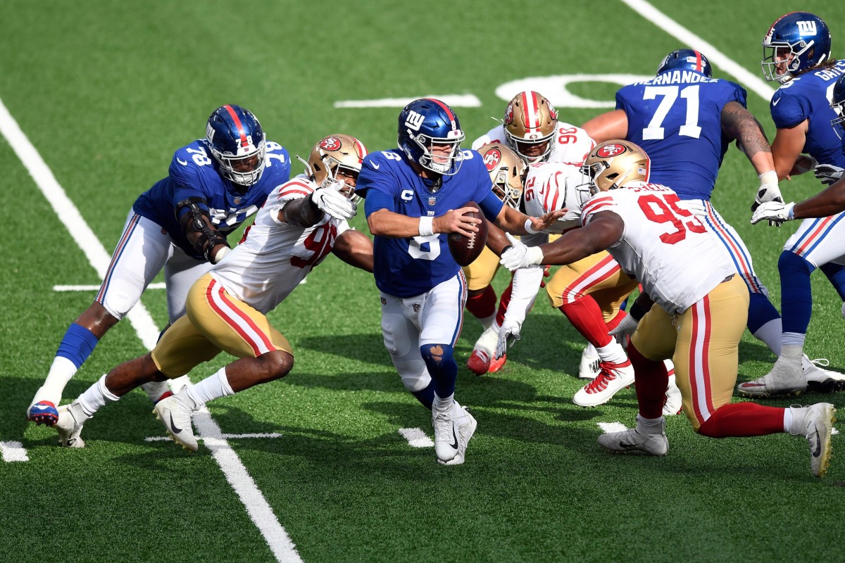 New York Giants quarterback Daniel Jones (8) scrambles with pressure from the San Francisco 49er defense in the second half. The Giants lose to the 49ers, 36-9, in an NFL game at MetLife Stadium on Sunday, Sept. 27, 2020, in East Rutherford. Giants 49ers