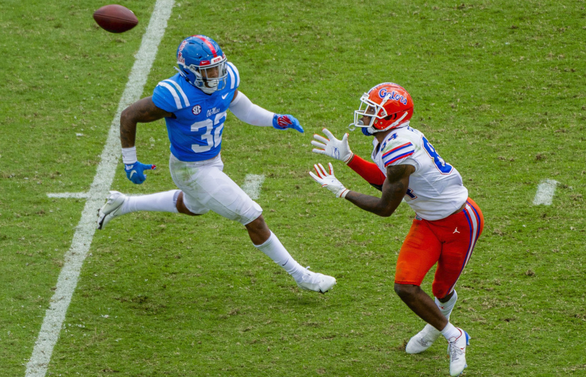 Florida Gators tight end Kyle Pitts (84) catches a pass against Mississippi Rebels linebacker Jacquez Jones (32) during the second half at Vaught-Hemingway Stadium.