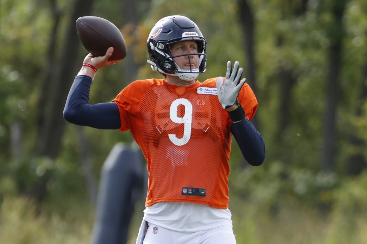 The Chicago Bears have named Nick Foles their starting quarterback for Sunday's home game against the Indianapolis Colts.