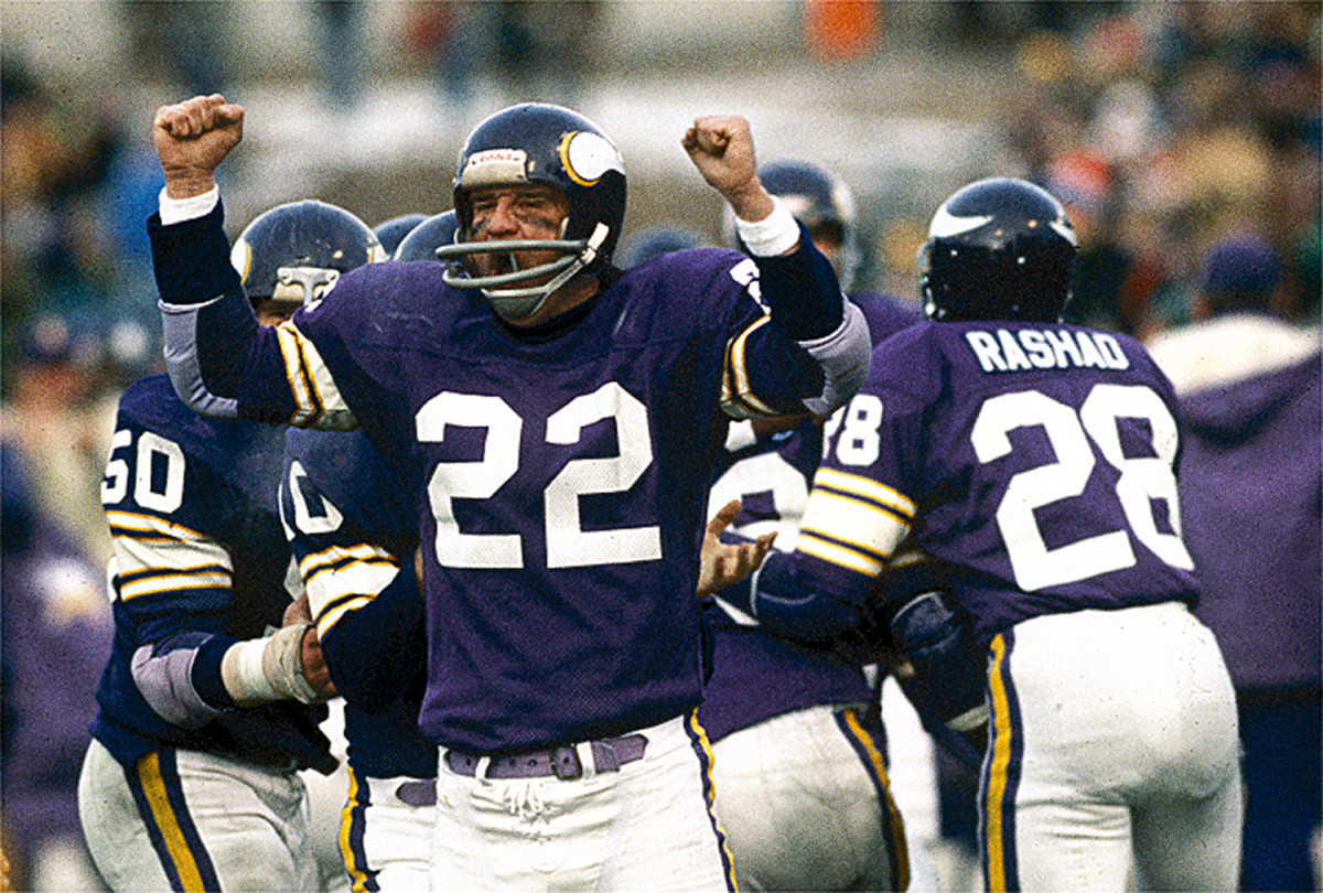 Vikings defensive back Paul Krause celebrates with teammates