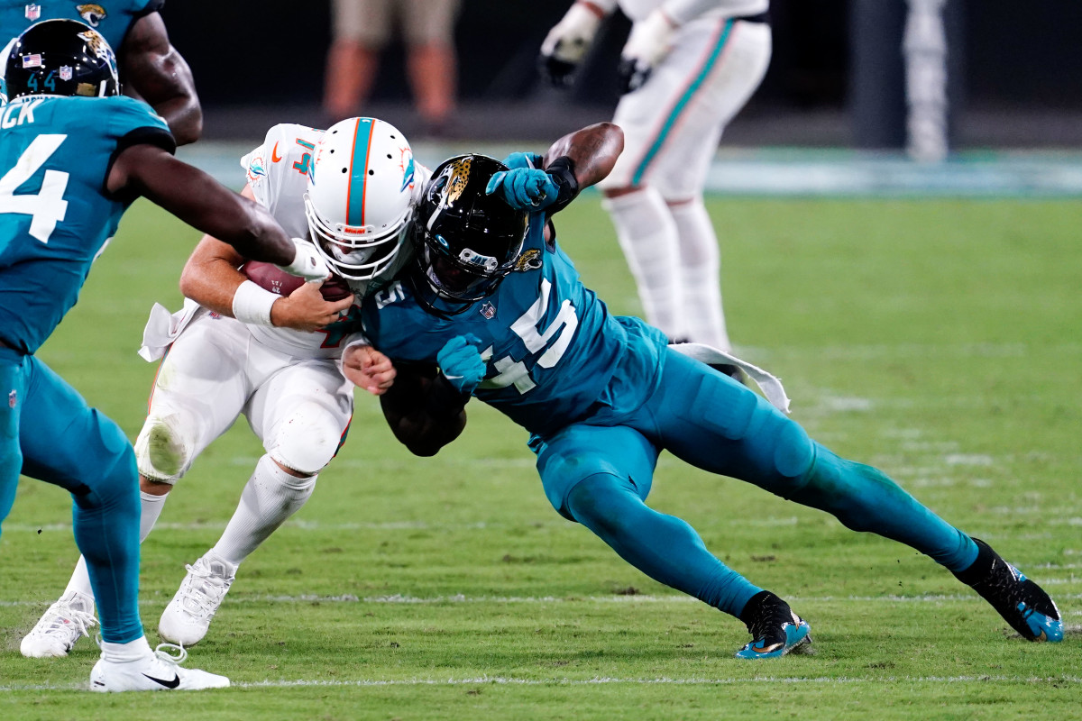 Chaisson (here vs. Ryan Fitzpatrick) says he was brought to the Jags to get after the passer and must do a better job. Mandatory Credit: Douglas DeFelice-USA TODAY Sports