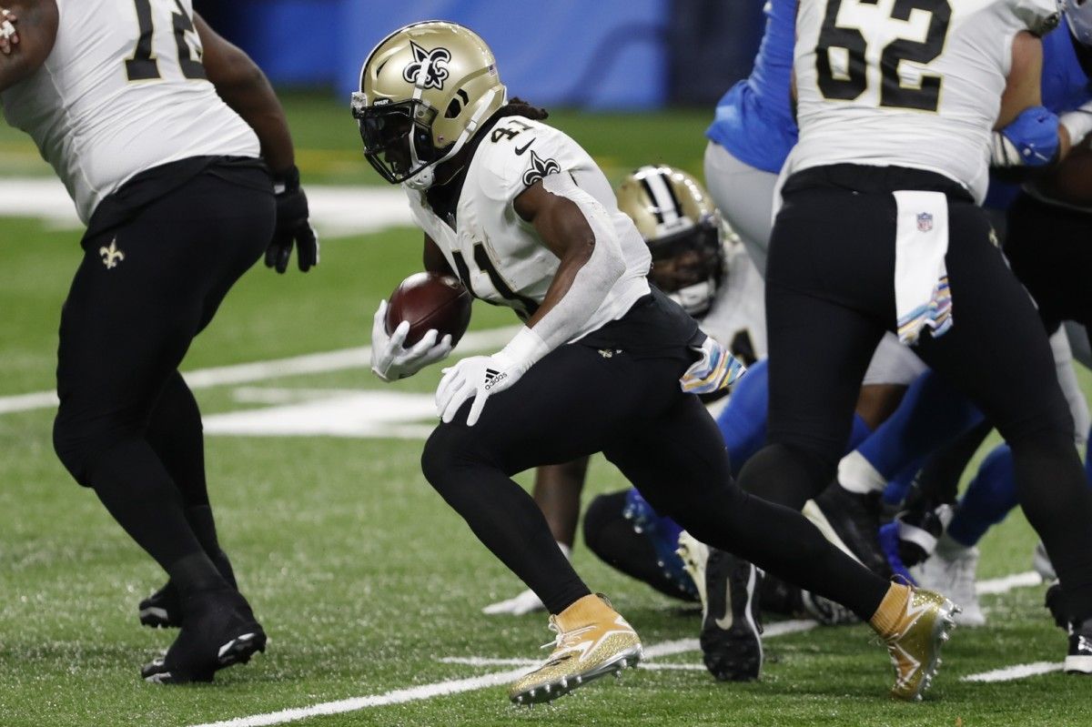 Alvin Kamara runs against the Lions
