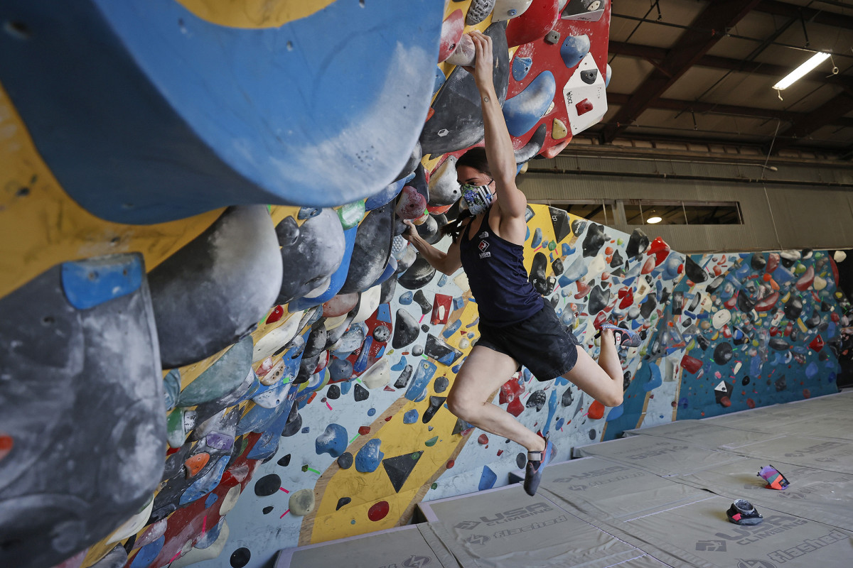 kyra-condie-climbing-hang