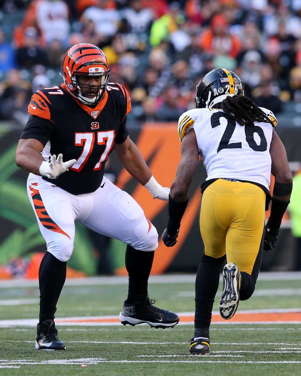 Bengals offensive tackle Cordy Glenn (77) pass blocks against Steelers inside linebacker Mark Barron (26).