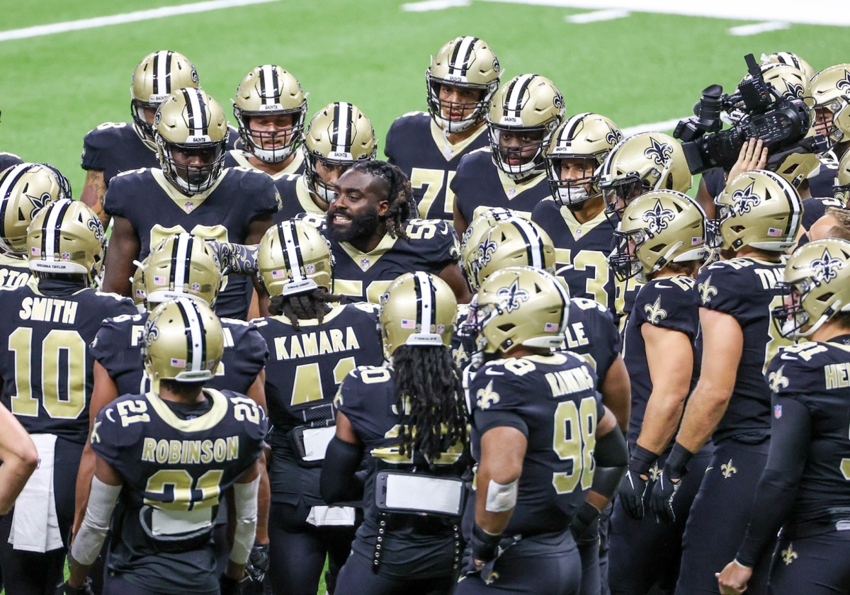 Sep 27, 2020; New Orleans, Louisiana, USA; New Orleans Saints linebacker Demario Davis (56) huddles with the team prior to kickoff against the Green Bay Packers at the Mercedes-Benz Superdome. Mandatory Credit Derick E. Hi