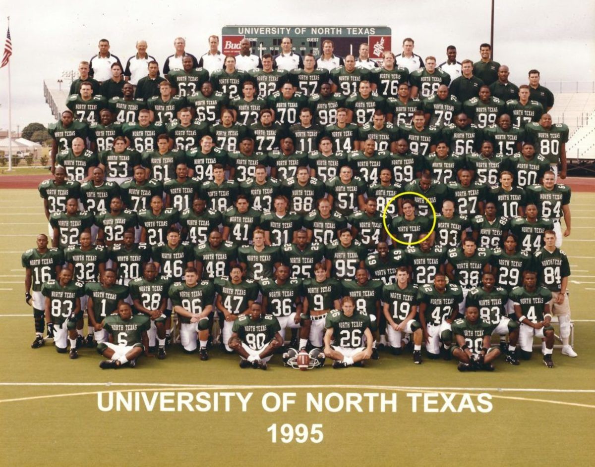 Damon West as a quarterback for the North Texas Mean Green.