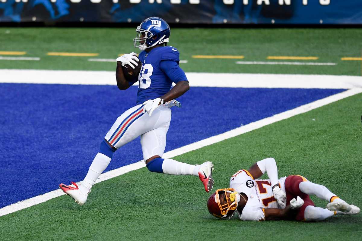New York Giants linebacker Tae Crowder (48) breaks a tackle by Washington Football Team wide receiver Terry McLaurin (17) for a touchdown in the second half. The New York Giants defeat the Washington Football Team, 20-19, at MetLife Stadium on Sunday, Oct. 18, 2020, in East Rutherford. Nyg Vs Was