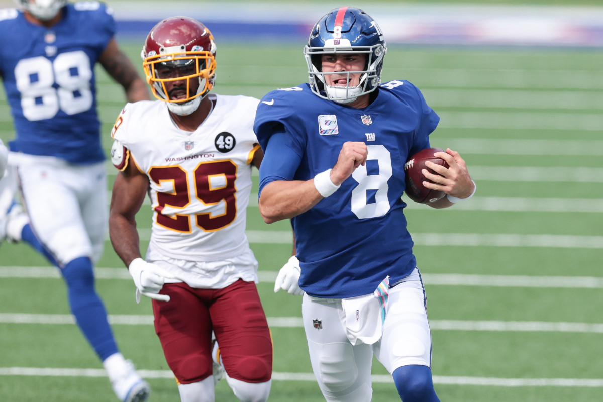 Oct 18, 2020; East Rutherford, New Jersey, USA; New York Giants quarterback Daniel Jones (8) carries the ball as Washington Football Team cornerback Kendall Fuller (29) pursues during the first half at MetLife Stadium.